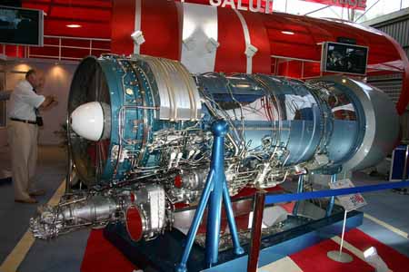 新的航空潤滑油如何換掉機器中舊的潤滑油？